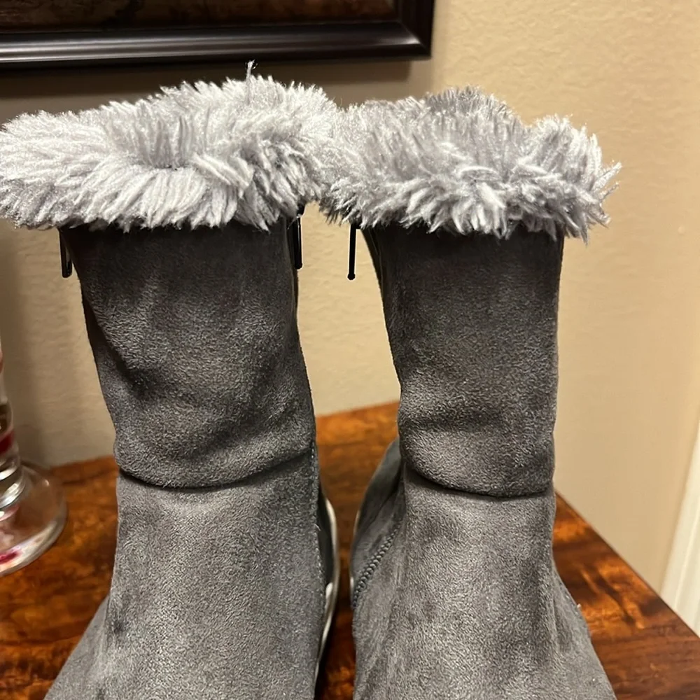Mia Womens Merion Gray Faux Suede Boots in Size 7.5, EUC